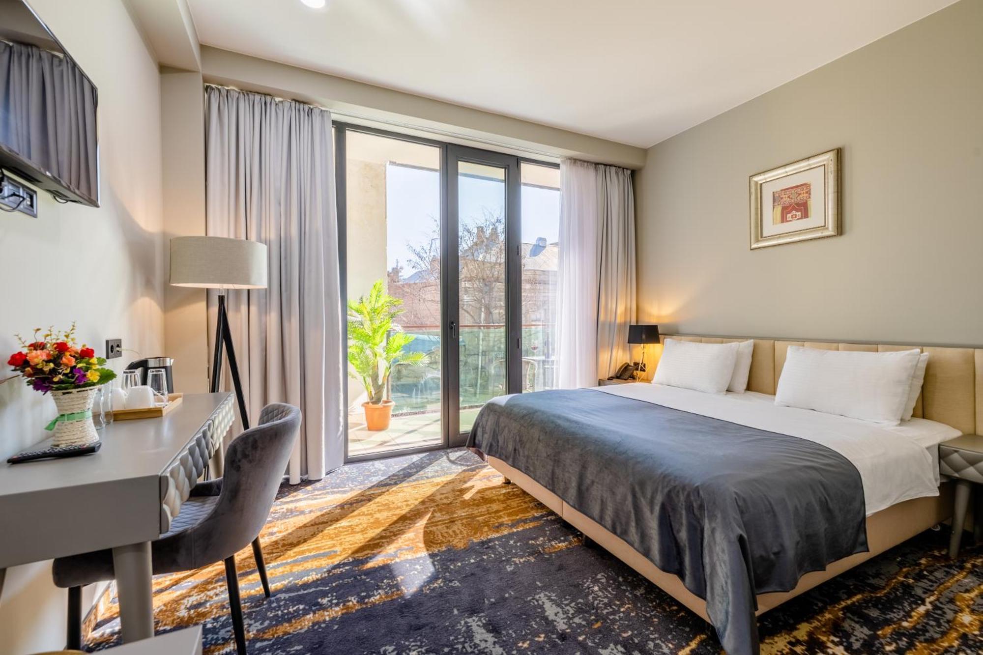 Brosse Garden Hotel Tbilisi Exterior photo