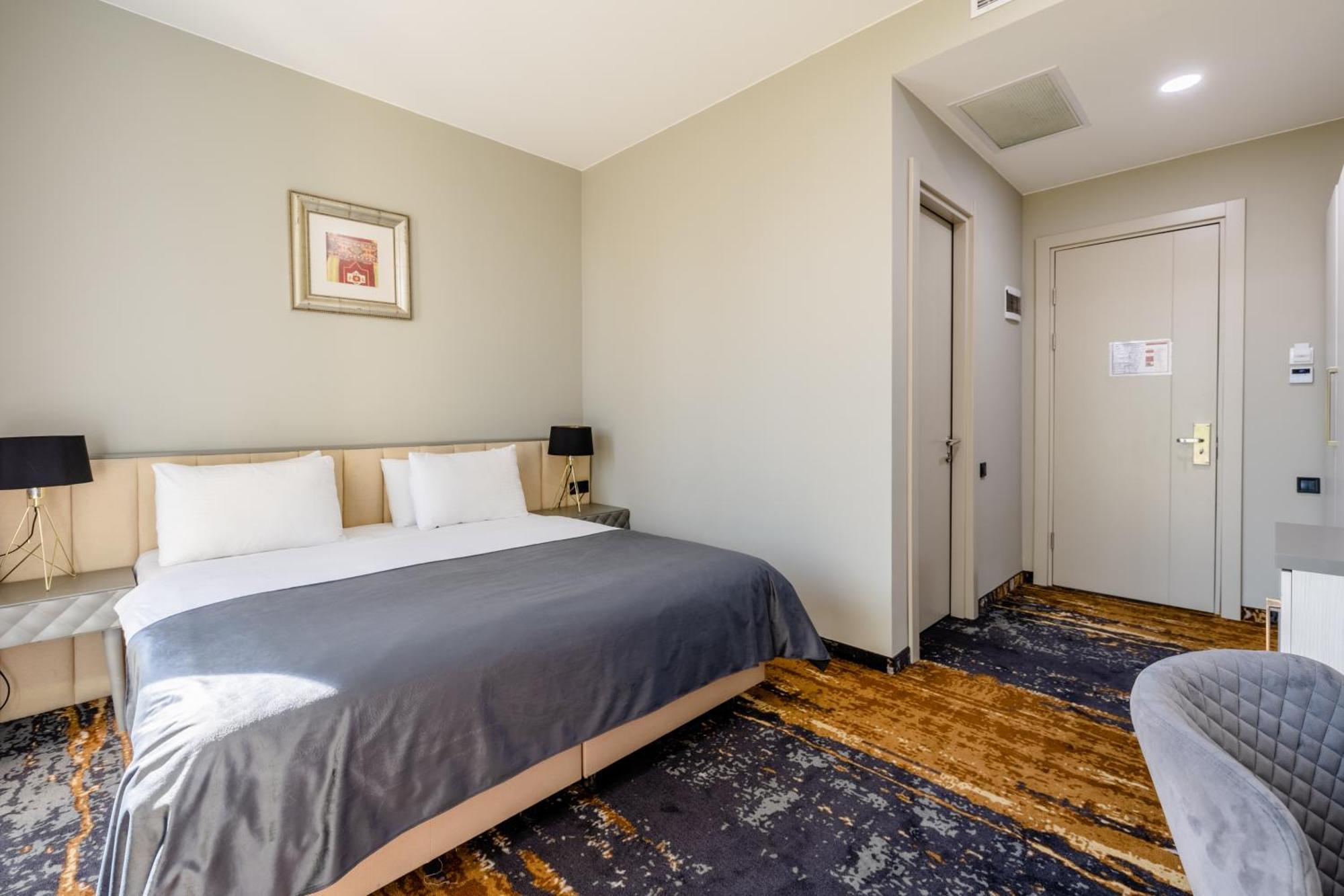 Brosse Garden Hotel Tbilisi Room photo