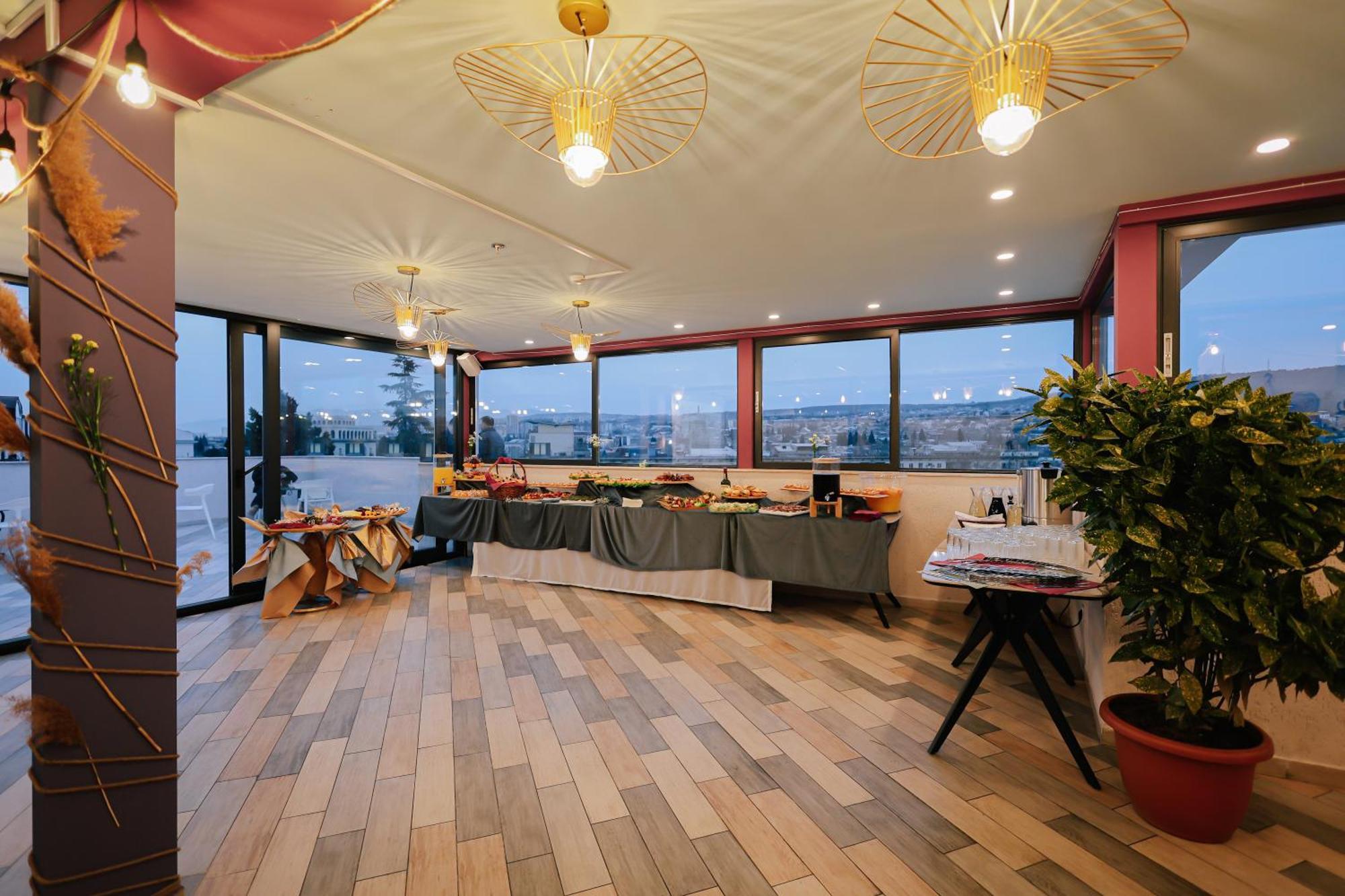 Brosse Garden Hotel Tbilisi Exterior photo