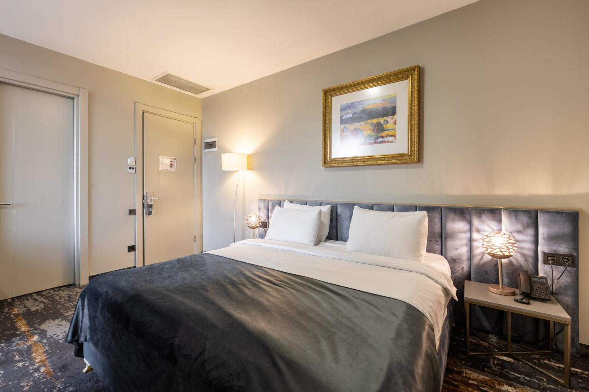 Brosse Garden Hotel Tbilisi Room photo