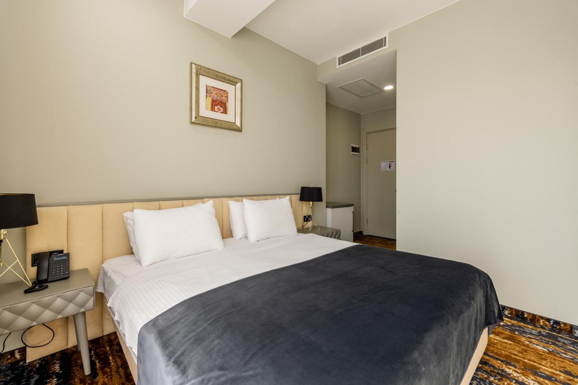 Brosse Garden Hotel Tbilisi Room photo