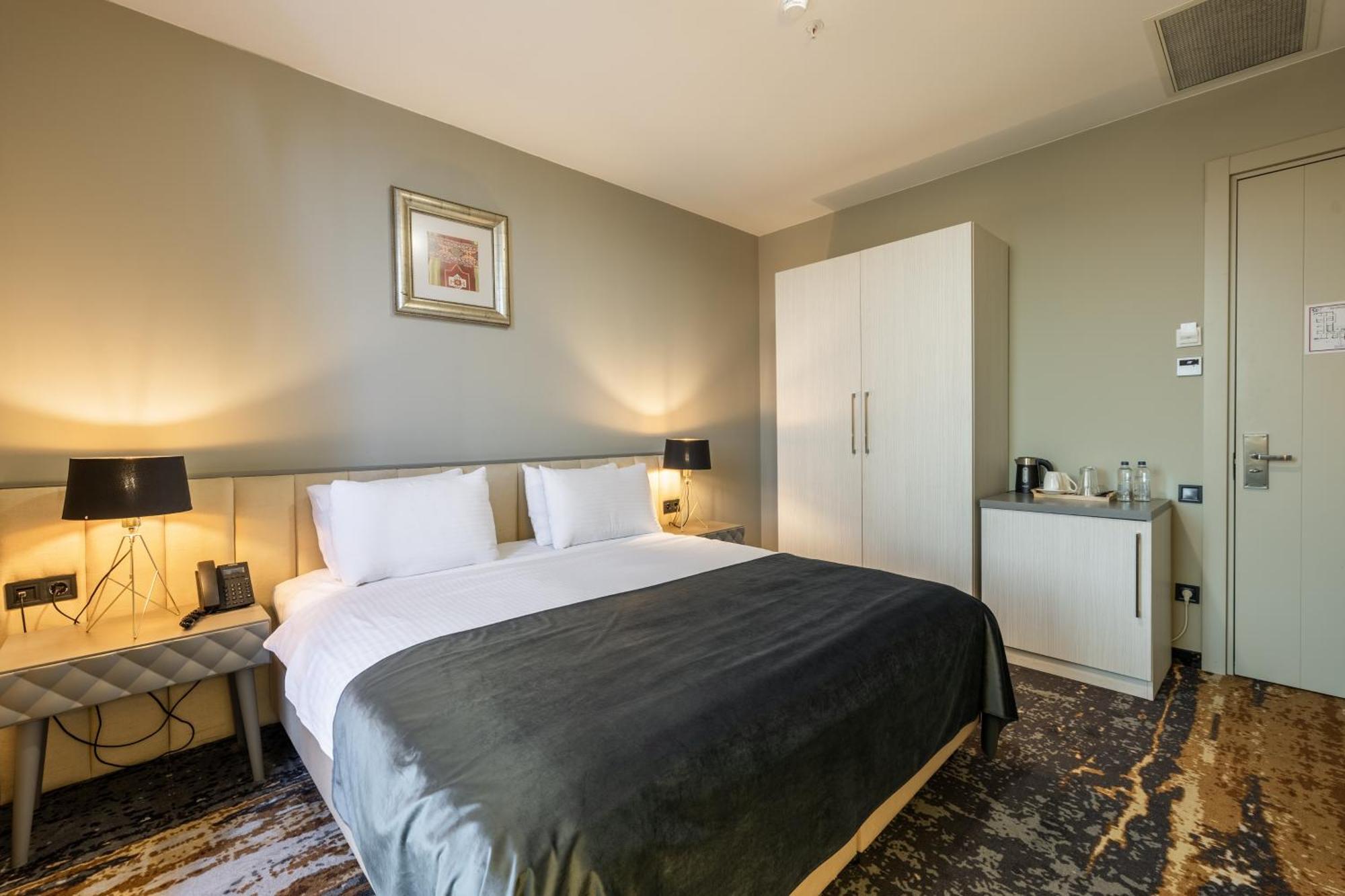 Brosse Garden Hotel Tbilisi Room photo